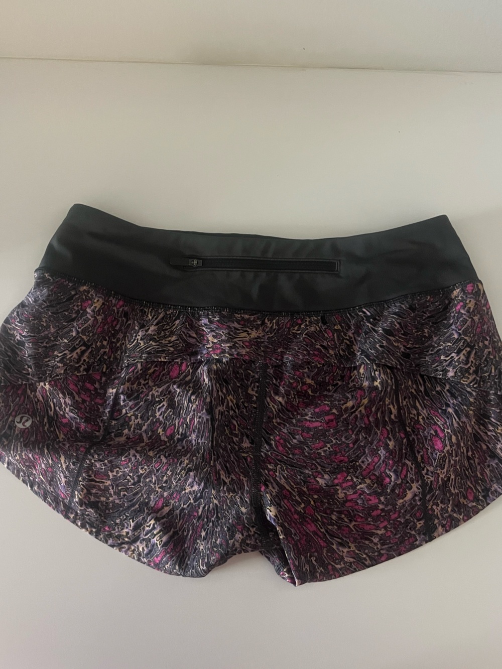 Lululemon Speed Up Low-Rise Short 2.5"
Topography Multi / Graphite Grey Size 4 - Picture 7 of 10